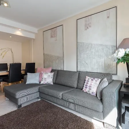 Modern Palais View Apartment: Old Town Luxury Apartment Cannes