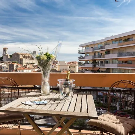 Modern Palais View Apartment: Old Town Luxury Cannes