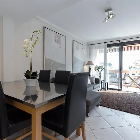 Modern Palais View Apartment: Old Town Luxury Apartment Cannes