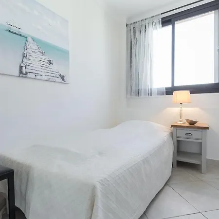 Modern Palais View Apartment: Old Town Luxury Apartment *