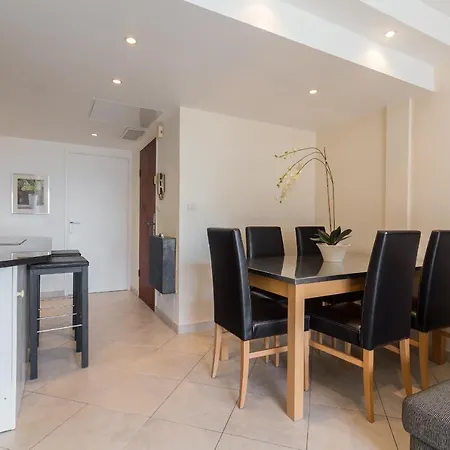 Apartment Modern Palais View Apartment: Old Town Luxury