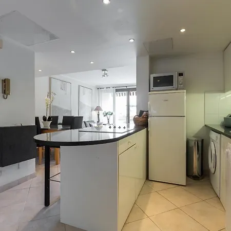 Apartment Modern Palais View Apartment: Old Town Luxury *